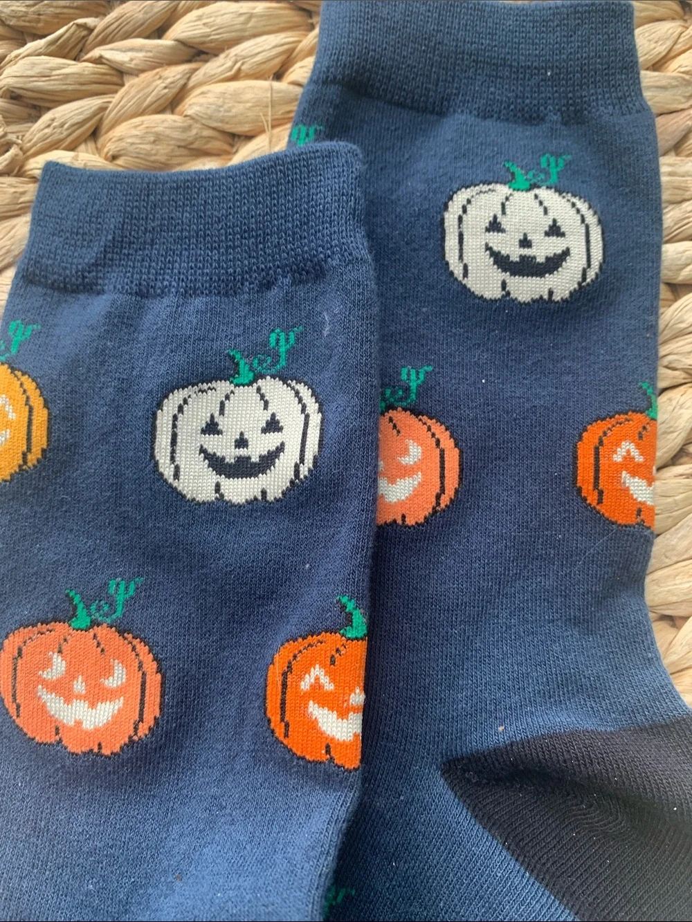 Nwot Navy pumpkin Socks adult size